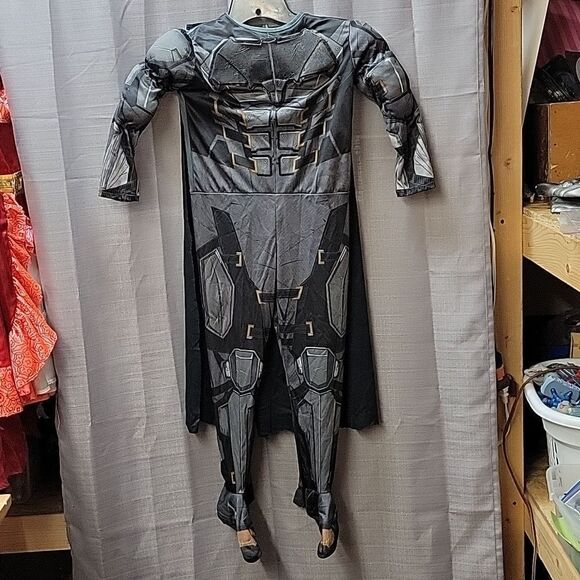 JUSTICE LEAGUE BOYS TACTICAL BATMAN COSTUME plus one piece jammies - Picture 3 of 13